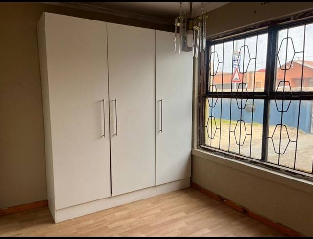 2 BEDROOM HOUSE FOR SALE IN ILITHA PARK